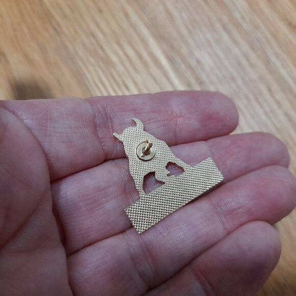 Belleville Bulls Lapel Pin Hat Badge OHL Junior Ice Hockey Team Ontario Canada - Picture 4 of 6